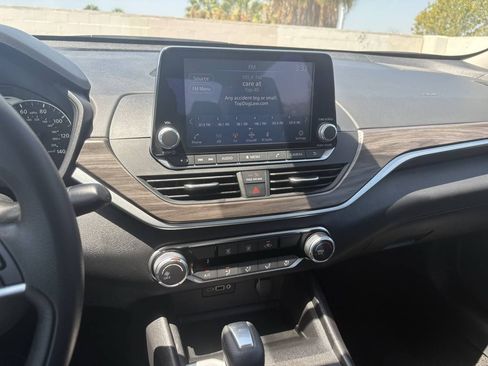 Used 2025 Nissan Altima 2.5 SV FWD image 23