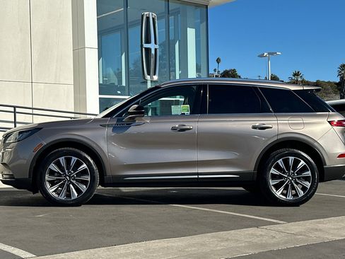 Used 2021 Lincoln Corsair Reserve w/ Rear Removable Package Tray image 6