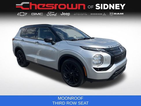 Used 2025 Mitsubishi Outlander 4WD Plug-In Hybrid image 3