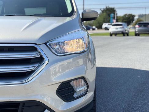 Used 2017 Ford Escape SE AWD/4WD image 3