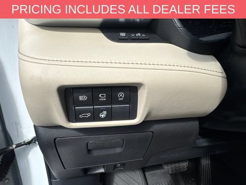 Used 2024 Toyota Highlander Platinum FWD image 10