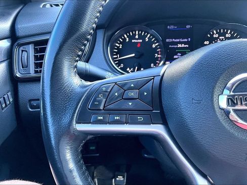 Used 2018 Nissan Rogue SV w/ Premium Package AWD/4WD image 19