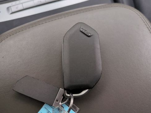Used 2025 Kia Carnival FWD image 29