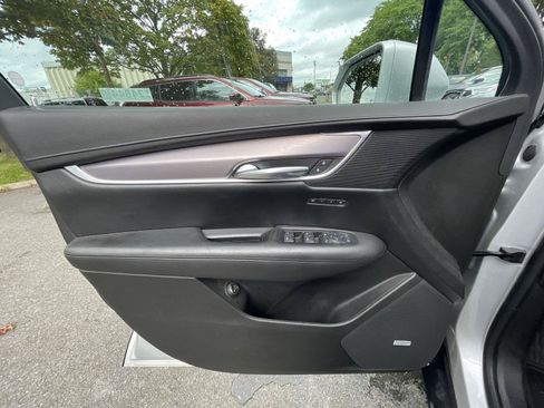 Used 2017 Cadillac XT5 Luxury w/ Driver Awareness Package AWD/4WD image 12