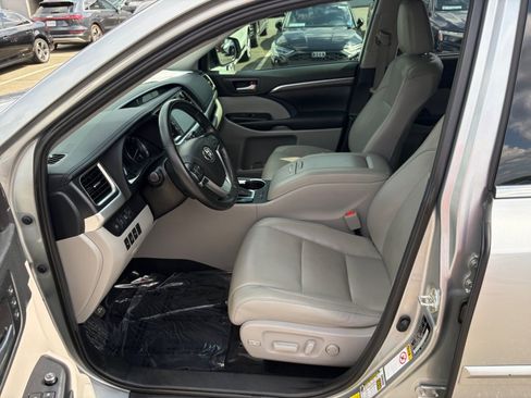 Used 2019 Toyota Highlander Limited Platinum AWD/4WD image 30