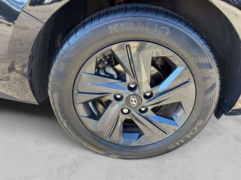 Used 2023 Hyundai Elantra SEL image 28