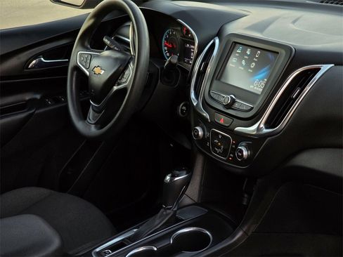 Used 2018 Chevrolet Equinox LT image 33