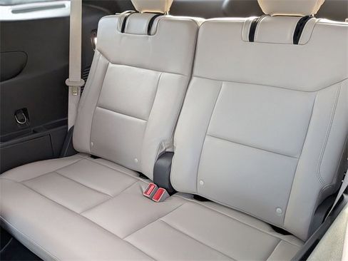 Used 2020 Ford Explorer Platinum w/ Premium Technology Package image 31