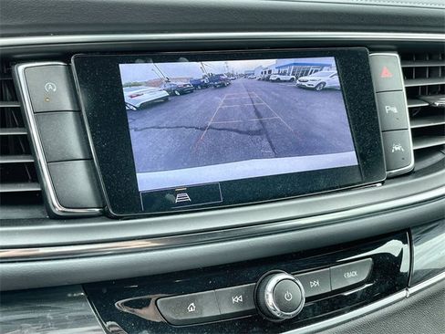 Used 2022 Buick Enclave Essence image 14