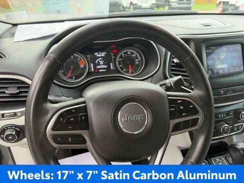 Used 2020 Jeep Cherokee Latitude Plus w/ Travel & Safety Group AWD/4WD image 15