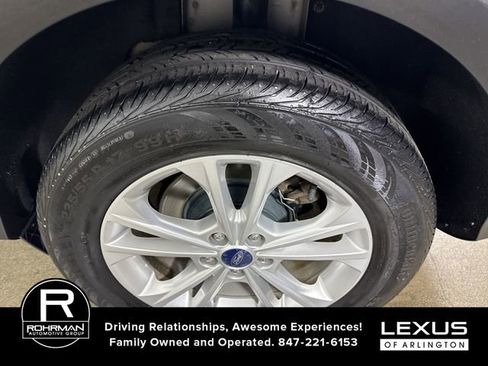 Used 2017 Ford Escape SE image 5