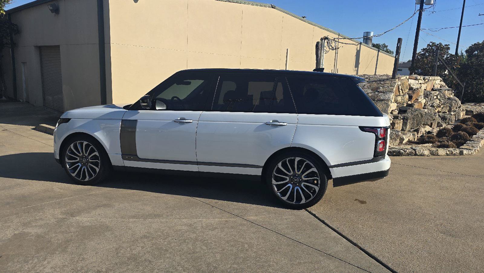 Used 2020 Land Rover Range Rover Long Wheelbase Autobiography AWD/4WD image 2