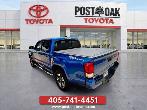Used 2017 Toyota Tacoma TRD Sport RWD image 9