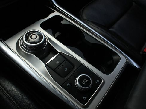 Used 2020 Ford Explorer XLT w/ Equipment Group 202A AWD/4WD image 34