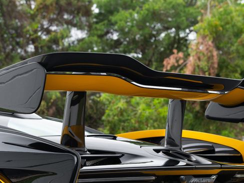 Used 2019 McLaren Senna image 38