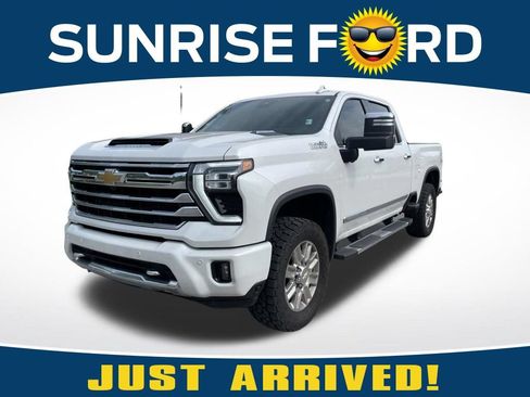 Used 2025 Chevrolet Silverado 2500 High Country w/ Technology Package AWD/4WD image 1
