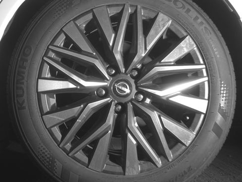 Used 2025 Nissan Altima 2.5 SV FWD image 14