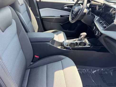 Certified 2025 Chevrolet Trax LT FWD image 7