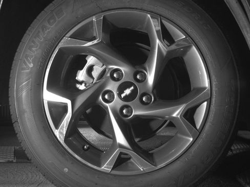 Used 2025 Chevrolet Trax LT FWD image 15