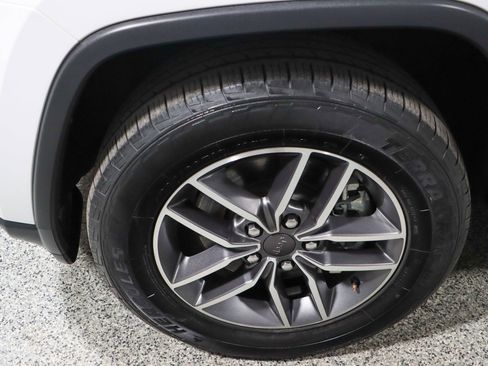 Used 2022 Jeep Grand Cherokee Limited AWD/4WD image 11