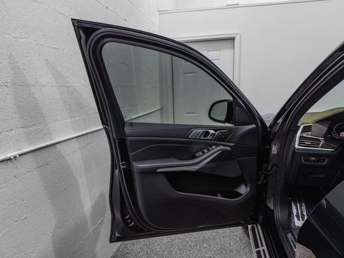 Used 2022 BMW X7 xDrive40i w/ M Sport Package AWD/4WD image 14