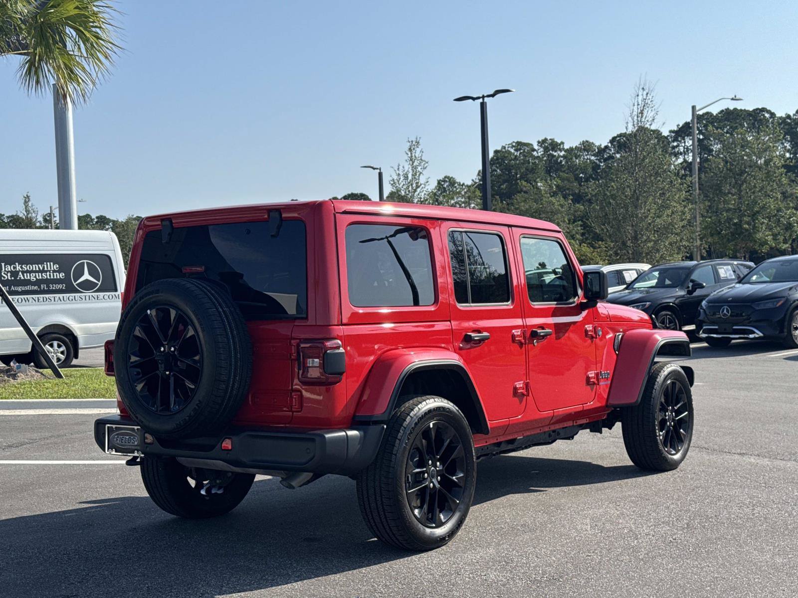 Used 2025 Jeep Wrangler Unlimited Sahara w/ Safety Group AWD/4WD image 3