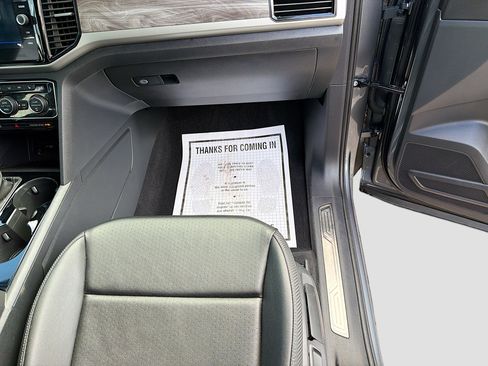 Used 2023 Volkswagen Atlas Cross Sport SE w/ Panoramic Sunroof Package FWD image 17
