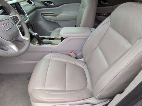 Used 2019 GMC Acadia SLE image 14