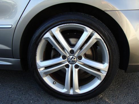 Used 2014 Volkswagen CC R-Line image 32