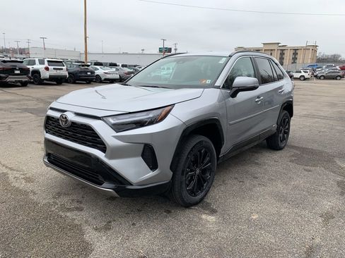 New 2025 Toyota RAV4 SE image 7