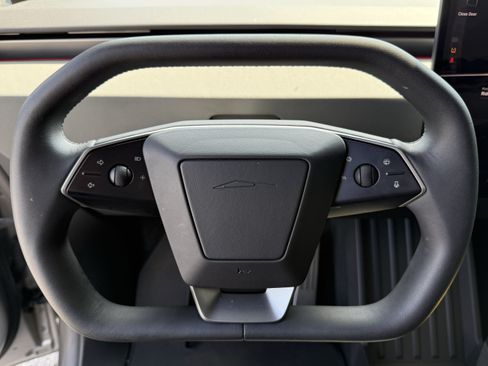 Used 2024 Tesla Cybertruck AWD Crew Cab image 6