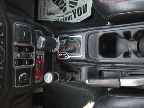 Used 2020 Jeep Gladiator Rubicon AWD/4WD image 14