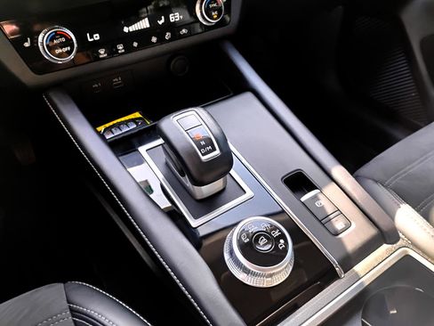 Used 2023 Mitsubishi Outlander SE image 17