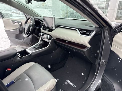 Used 2022 Toyota RAV4 Limited image 34