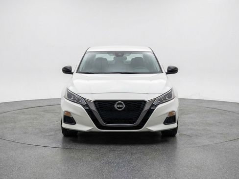 Used 2025 Nissan Altima 2.5 SV FWD image 2