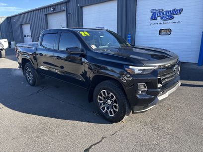 Used 2024 Chevrolet Colorado Z71 w/ Z71 Convenience Package 2