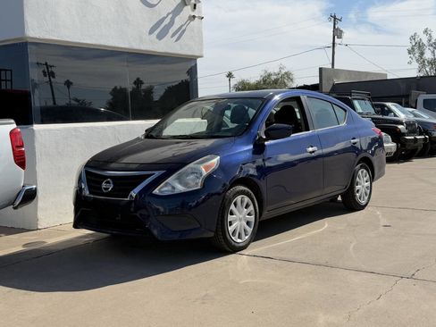 Used 2019 Nissan Versa SV image 3