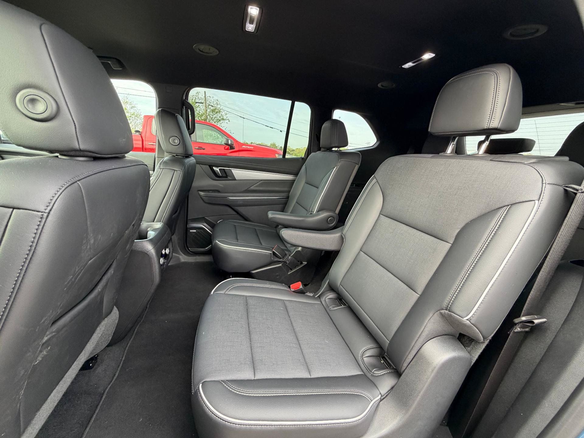 Used 2025 Buick Enclave Preferred AWD/4WD image 11