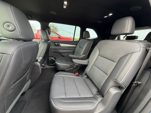 Used 2025 Buick Enclave Preferred AWD/4WD image 11