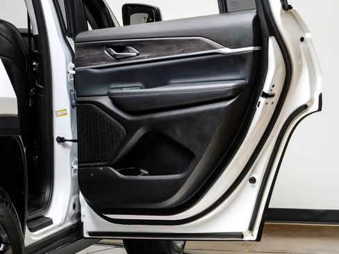 Used 2023 Jeep Grand Cherokee L Limited image 51