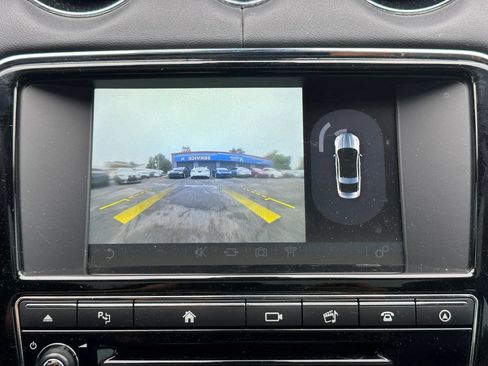 Used 2016 Jaguar XJ R-Sport RWD image 54
