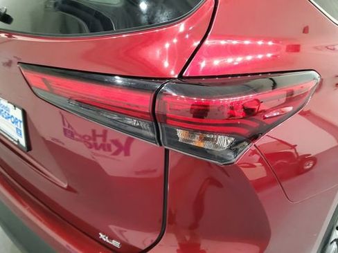 Used 2023 Toyota Highlander XLE FWD image 10