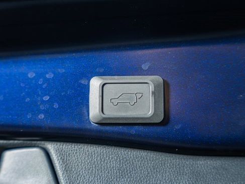 Used 2022 Toyota RAV4 XLE Premium image 10