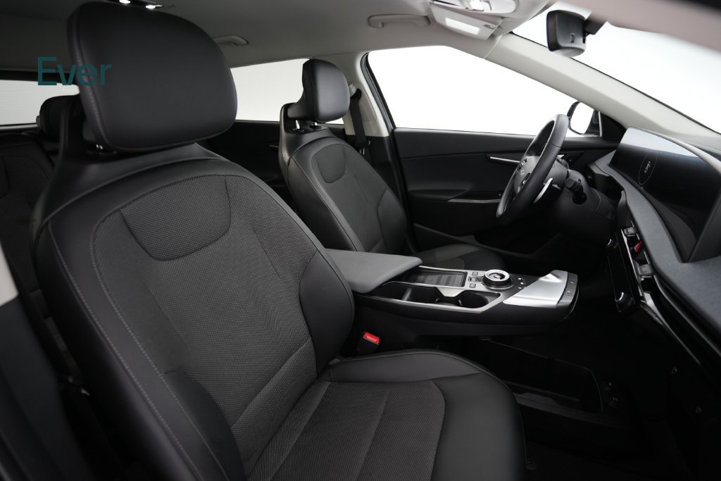 Used 2024 Kia EV6 Light RWD image 23