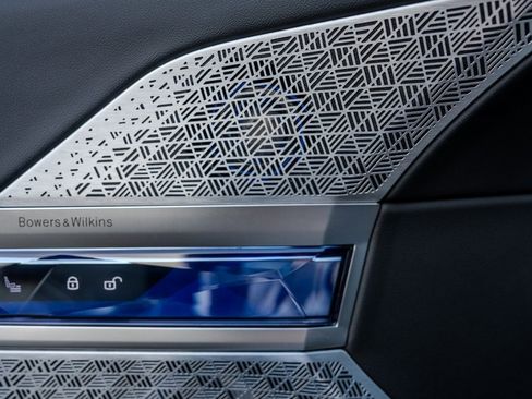 Used 2024 BMW i7 eDrive50 w/ M Sport Package image 17