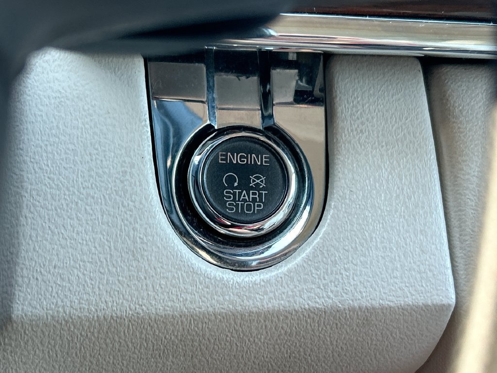 Used 2010 Lincoln MKS FWD image 19