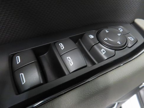 Used 2025 Chevrolet Silverado 1500 ZR2 w/ Technology Package image 78