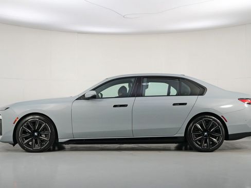 Used 2023 BMW i7 xDrive60 w/ Executive Package 2 AWD/4WD image 9