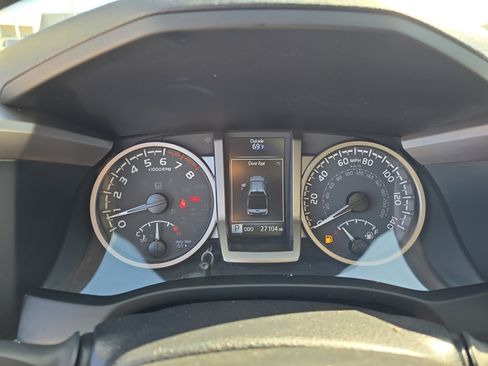 Used 2023 Toyota Tacoma 4x4 Double Cab image 2