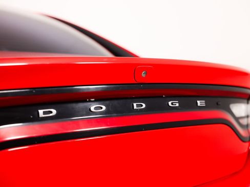 Used 2019 Dodge Charger SXT image 8